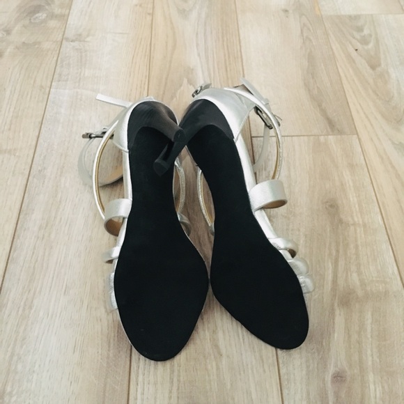 Joe’s Jeans Robbie Metallic Silver Leather Heels - Picture 7 of 8